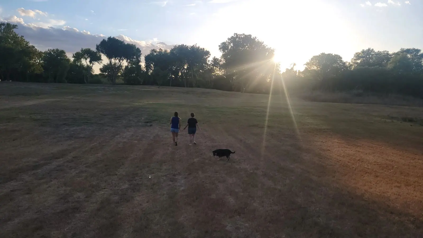 The walk from River RV down to the Colorado River